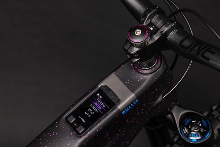 Bullit 4 CC Podium Limited Edition - Black/Pink Splatter